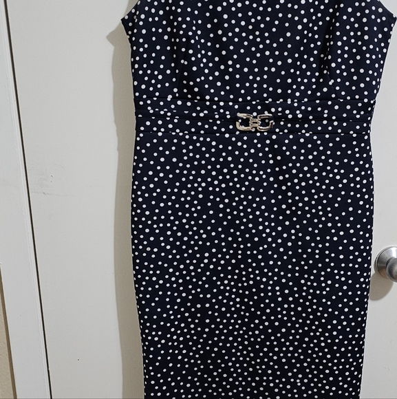 Dress - Picture 2 of 9